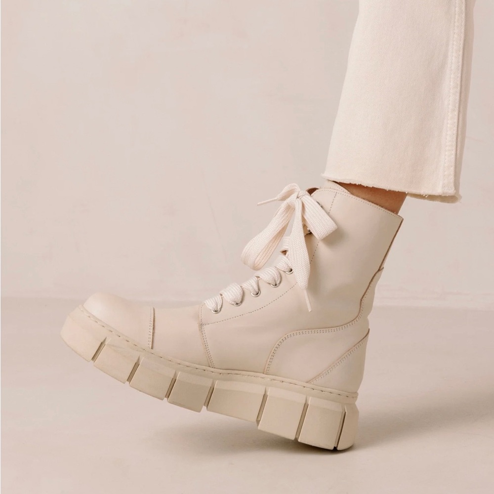 Alohas, Beige combat boots, 41